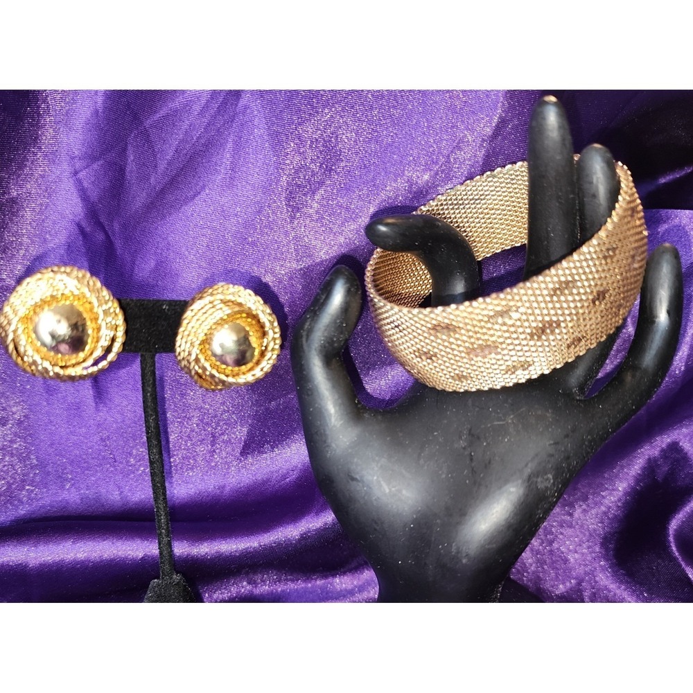 VTG Gold Tone Mesh Cuff Bracelet Coiled Dome Clip Ons Earrings Set Textured